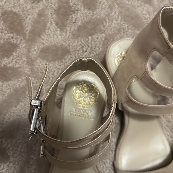 Vince Camuto beige heeled sandals. Size 9 - Picture 5 of 7